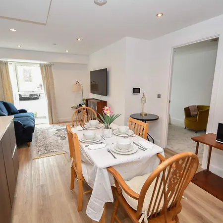 Apartment Modern 1 Bed In - Sleeps 3 *