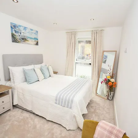 Modern 1 Bed In - Sleeps 3 *