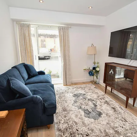 Apartment Modern 1 Bed In - Sleeps 3 *