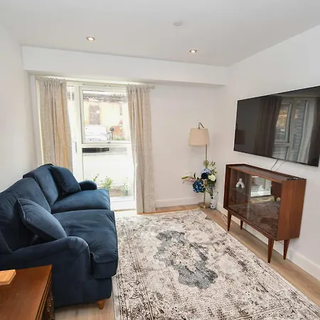 Apartment Modern 1 Bed In - Sleeps 3 *