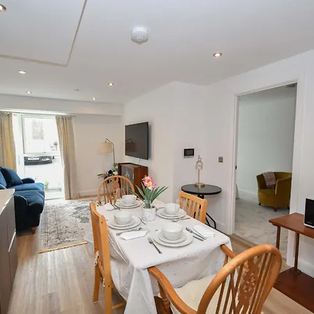 Modern 1 Bed In - Sleeps 3 Apartment