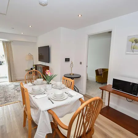 Modern 1 Bed In - Sleeps 3 Apartment *