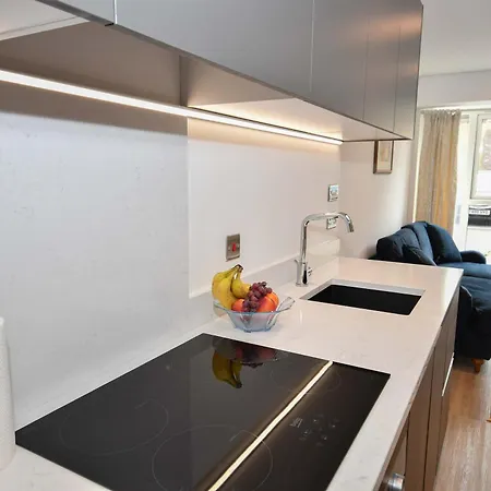 Modern 1 Bed In - Sleeps 3 Apartment *
