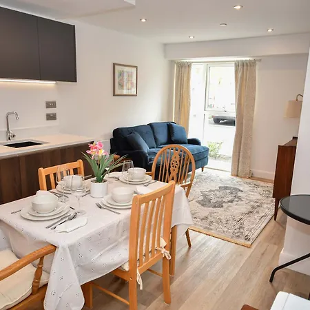 Modern 1 Bed In - Sleeps 3 *