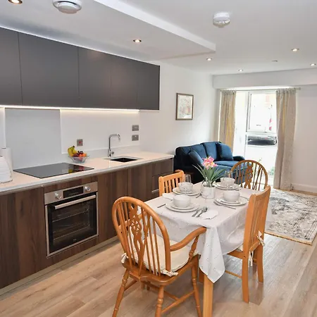 Modern 1 Bed In - Sleeps 3 Apartment