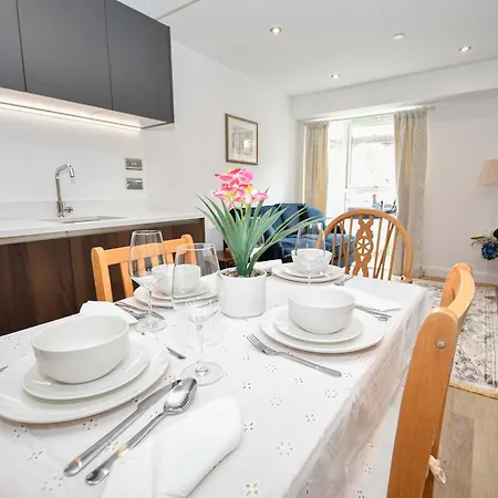 Apartment Modern 1 Bed In - Sleeps 3 *