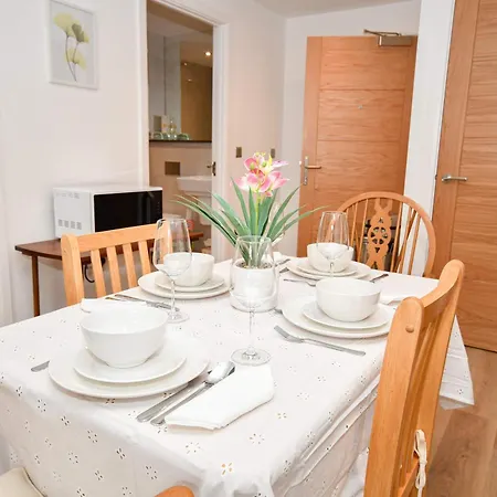 Modern 1 Bed In - Sleeps 3 *