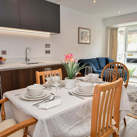 Modern 1 Bed In - Sleeps 3 * Leeds (West Yorkshire)