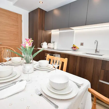 Apartment Modern 1 Bed In - Sleeps 3 *