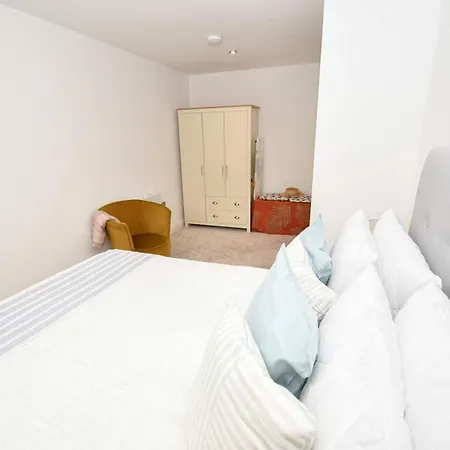 Apartment Modern 1 Bed In - Sleeps 3 *