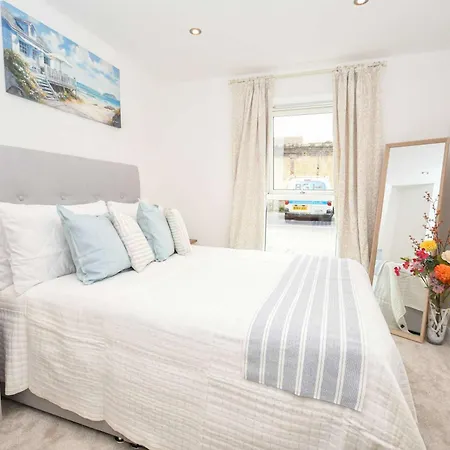 Modern 1 Bed In - Sleeps 3 Apartment