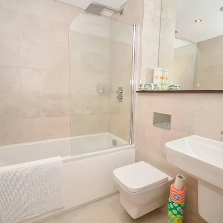Modern 1 Bed In - Sleeps 3